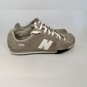 New Balance 442 Sneakers Womens Size US 8 B Active Shoes Retro Gray Suede CW44